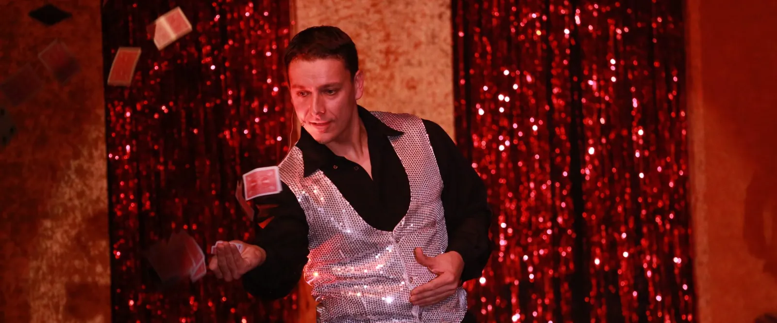 Stand-up Bühnenshow des Zauberers LIAR