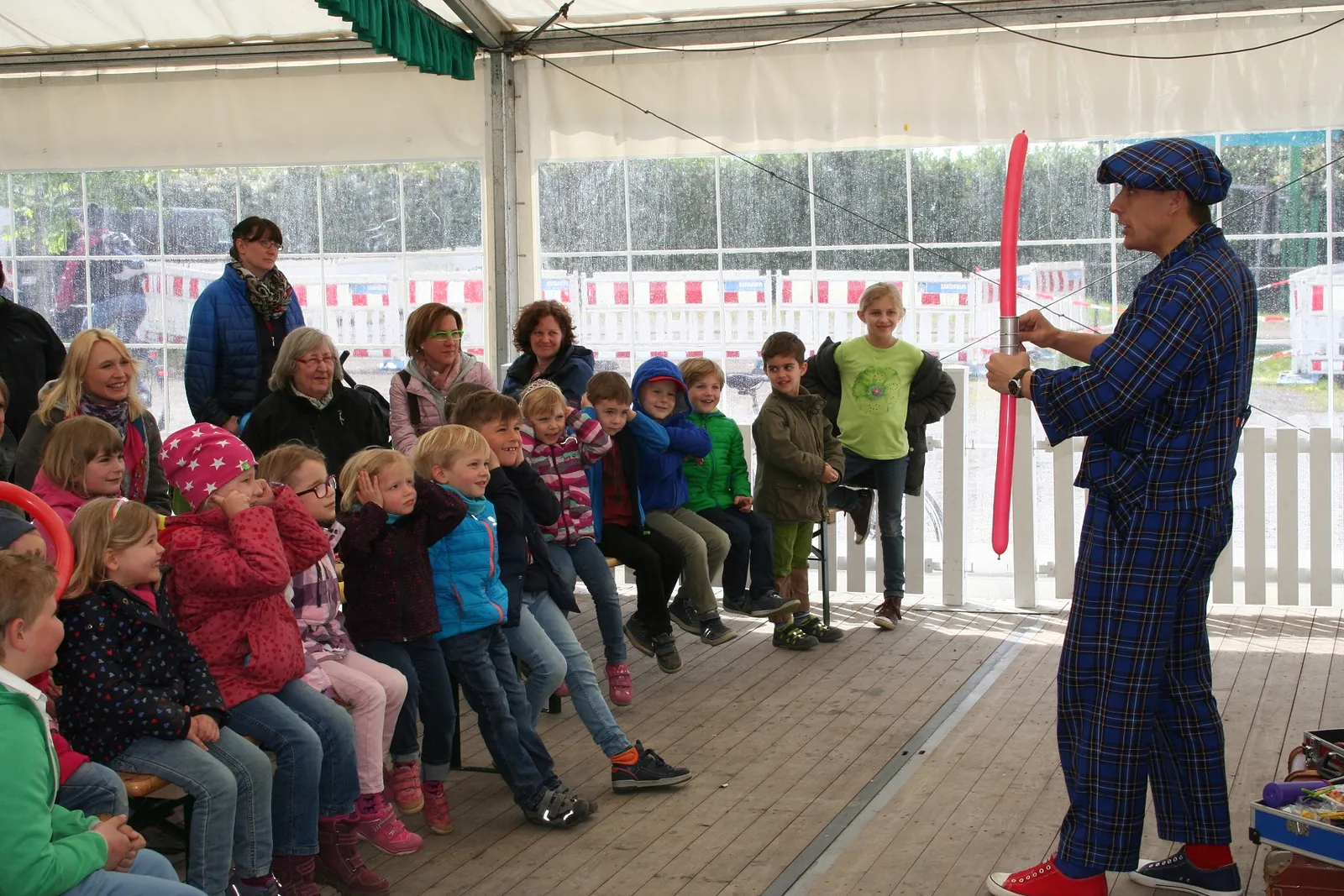 Kinderzauberer LIAR begeistert Kinder in NRW